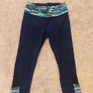 Size 4 lululemon running crops